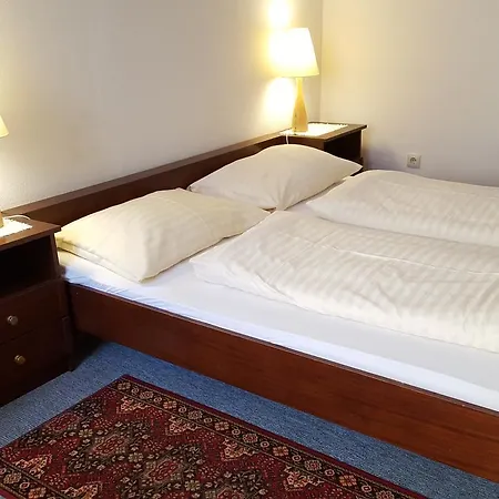 Zum Gruenen Baum Inn Mautern